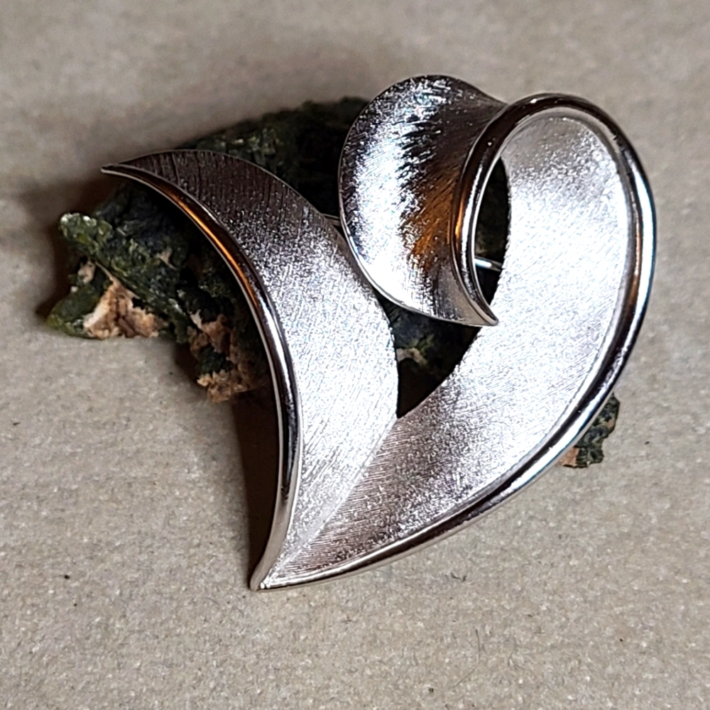 Crown Trifari Silver Swirl Brooch